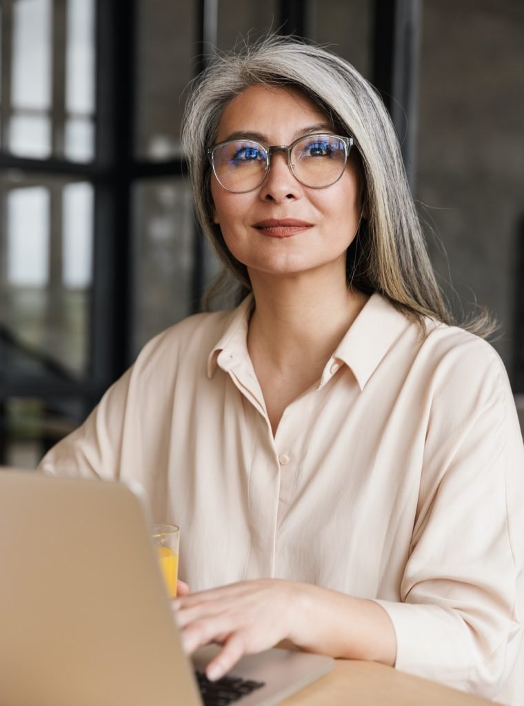 dreaming-concentrated-business-woman.jpg